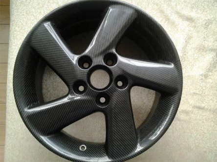 碳纖維汽車輕量化車身引領(lǐng)技術(shù)產(chǎn)業(yè)革新