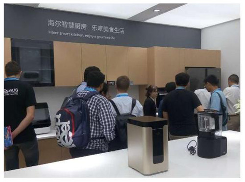 ��������CES Asia2017���ǻۈ�����δ����ͥ���;��