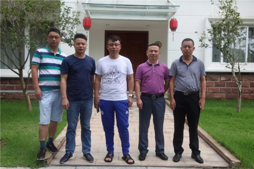 ���ˏN�l(w��i)������֮������(zh��n)�Է�����麣�e��