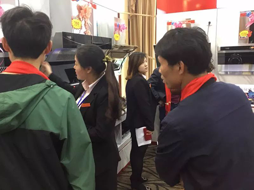 ���x���˹�(ji��)�܏N�l(w��i)��Ʒ�l(f��)����(hu��)�A�M�ɹ�