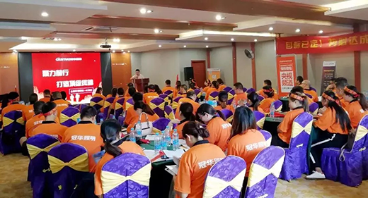 ���A�K�˱��Ƶ���վ�����������ҫ����Ĺ�â