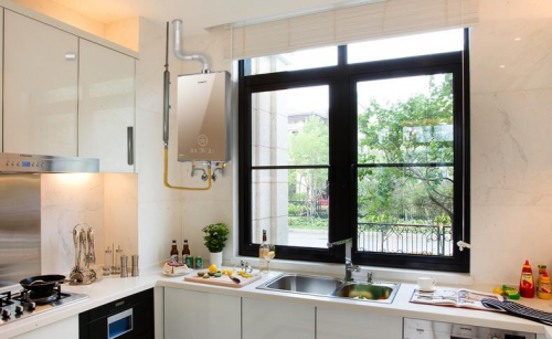 ����һ�����M(f��i)�ᳱ��׌��(zh��n)���_�ۡ��ٲ�ϴ����ˮ��CR7