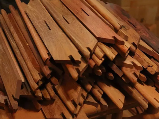 ���ϼtľ������t��֦����ľ�ĳ���tɫ����t��֦һ�㎧���ζ