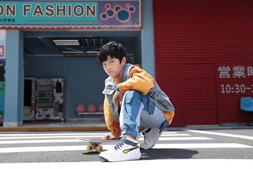 ���ӳ��L(zh��ng)�^(gu��)������һ�p��ͯ����Ь�����㲿����