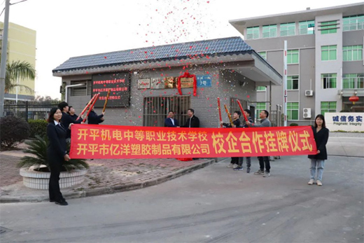 �|��ܘI(y��)�c�_(k��i)ƽ�C(j��)늌W(xu��)У�M(j��n)��У��������s�߽��ƃxʽ