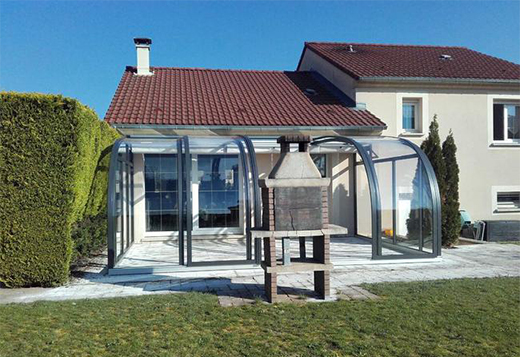 移動陽光房是如何做到良好的防水還能實(shí)現(xiàn)自由推拉開合