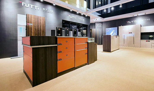 �D����𣺳ɶ����ƼҾ�չ�]Ļ������or�z��?