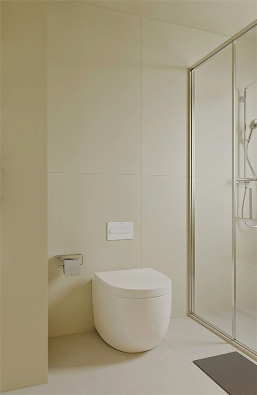 無主燈設(shè)計出層次感，豐富的家居單品搭配