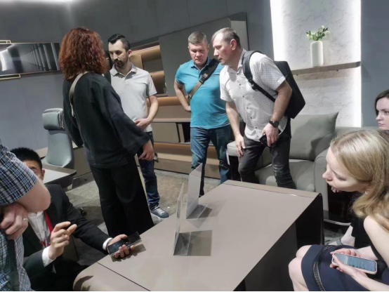 品質(zhì)與創(chuàng)新并存，向氏鑫源在廣州家具展大放異彩